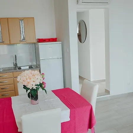 Charmantes Nur 700 Meter Zum Mit Terrasse Und Balkon Appartement *