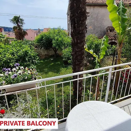 Charmantes Nur 700 Meter Zum Mit Terrasse Und Balkon