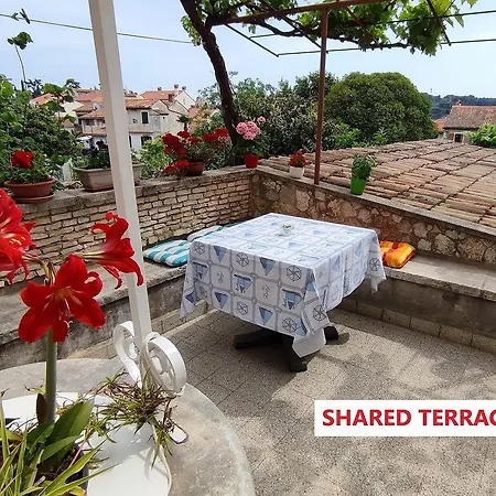 Charmantes Nur 700 Meter Zum Mit Terrasse Und Balkon Ρόβινι