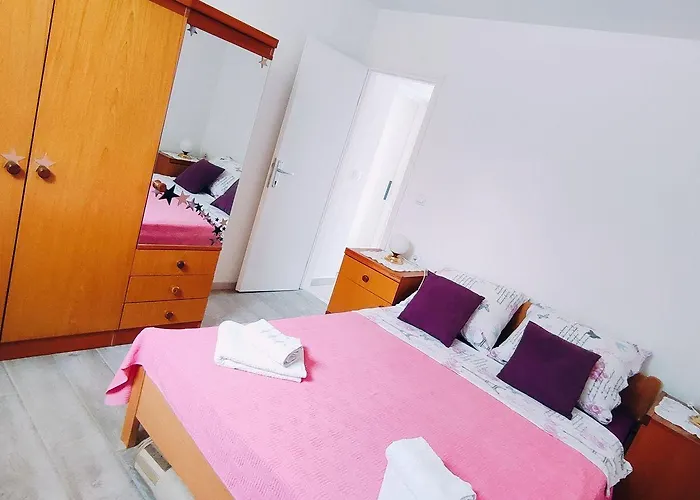 Charmantes Nur 700 Meter Zum Mit Terrasse Und Balkon