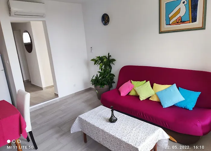 Charmantes Nur 700 Meter Zum Mit Terrasse Und Balkon *