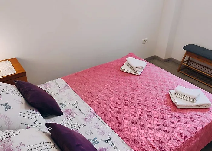 Charmantes Nur 700 Meter Zum Mit Terrasse Und Balkon * Ρόβινι