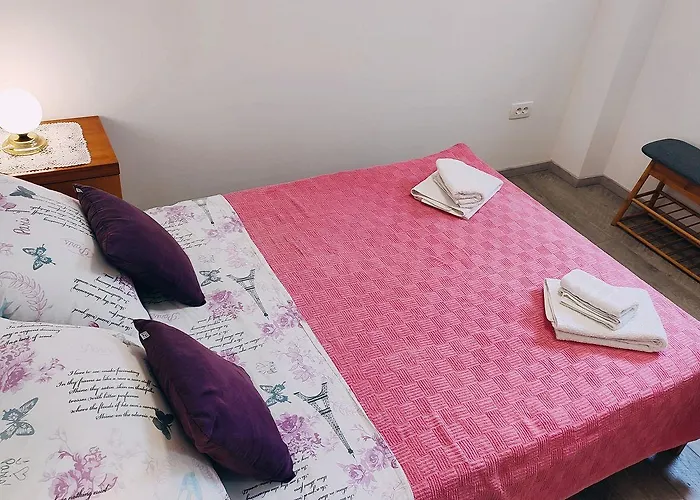 Charmantes Nur 700 Meter Zum Mit Terrasse Und Balkon